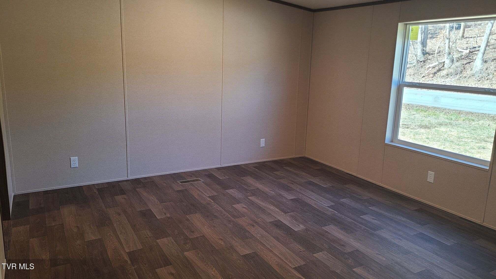 257 Bellebrook Road Bristol, TN 37620 - Photo 10 of 13 BEDROOM 1