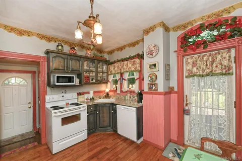 $969,000 | 277 Vernon Valley Road, Northport, NY 11768