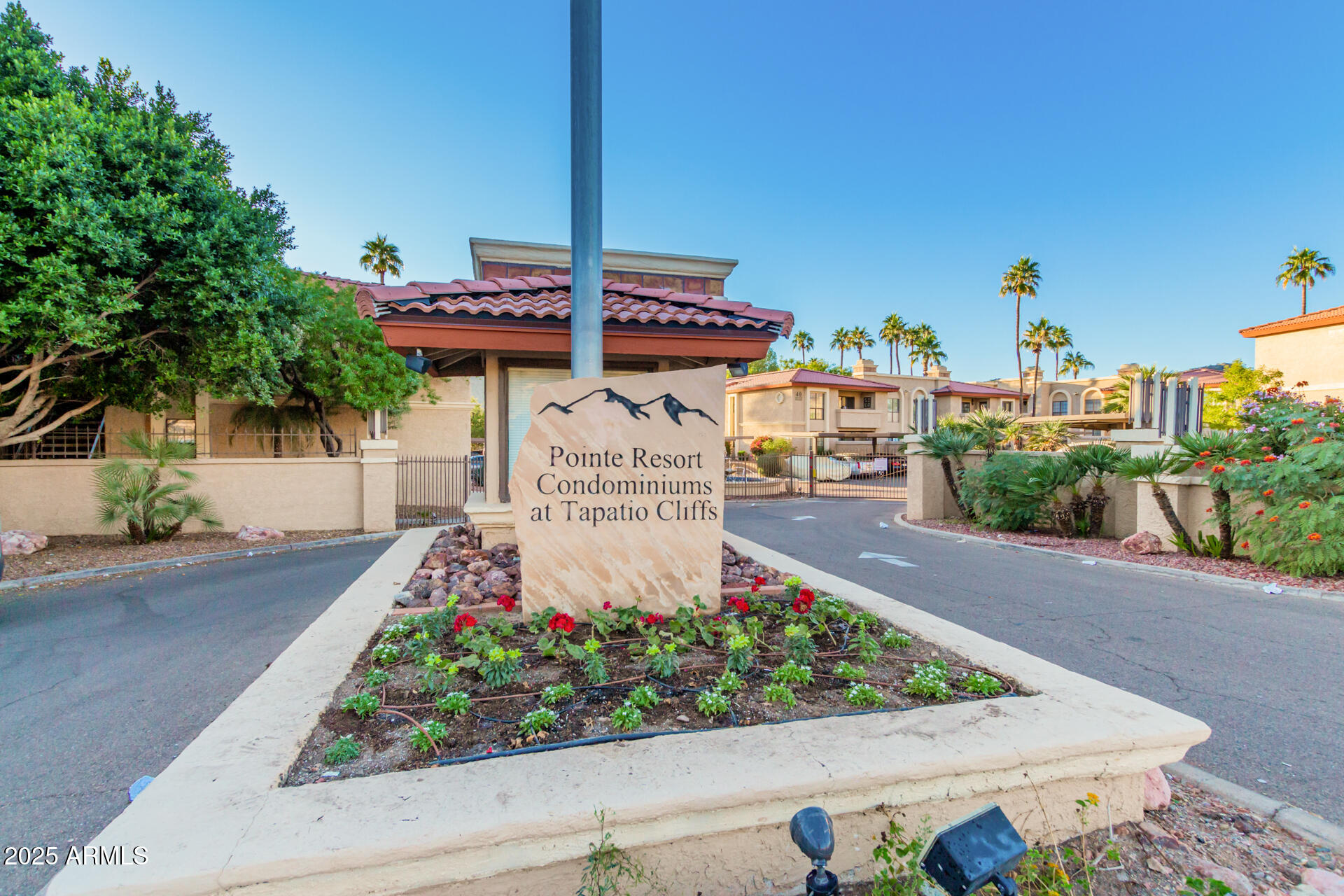 10410 North Cave Creek Road, Unit 1011 Phoenix, AZ 85020 - Photo 34 of 54 a view of a basket ball ground