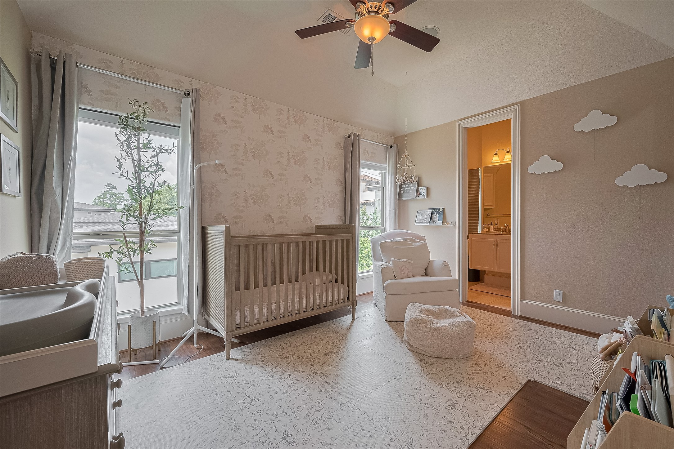 6419 Rodrigo Street Houston, TX 77007 - Photo 22 of 35 The third level hosts a large secondary bedroom with ample space for kids, home office, or bedroom.