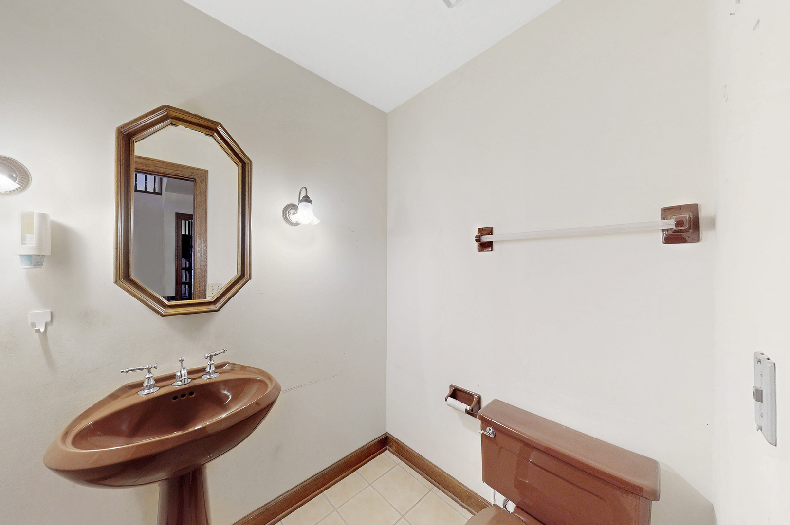 8282 Lake Ridge Drive Burr Ridge, IL 60527 - Photo 14 of 37 a bathroom with a sink and a mirror