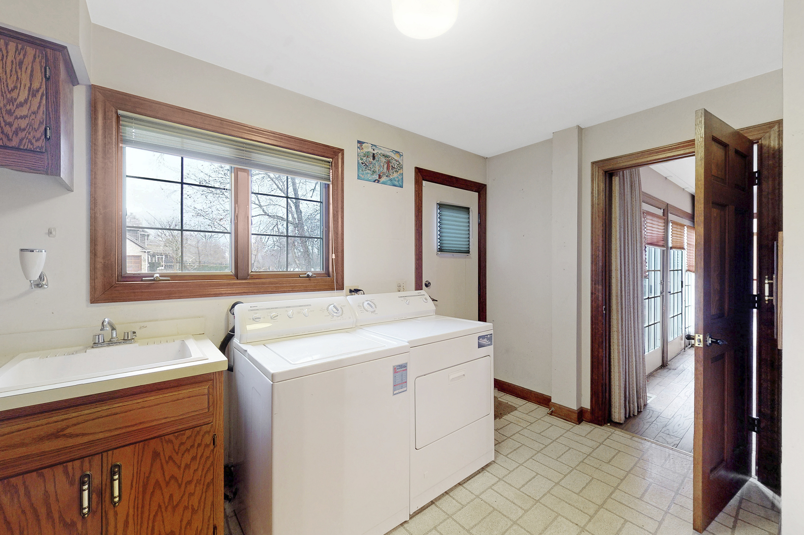 8282 Lake Ridge Drive Burr Ridge, IL 60527 - Photo 15 of 37 a bathroom with a sink and a mirror