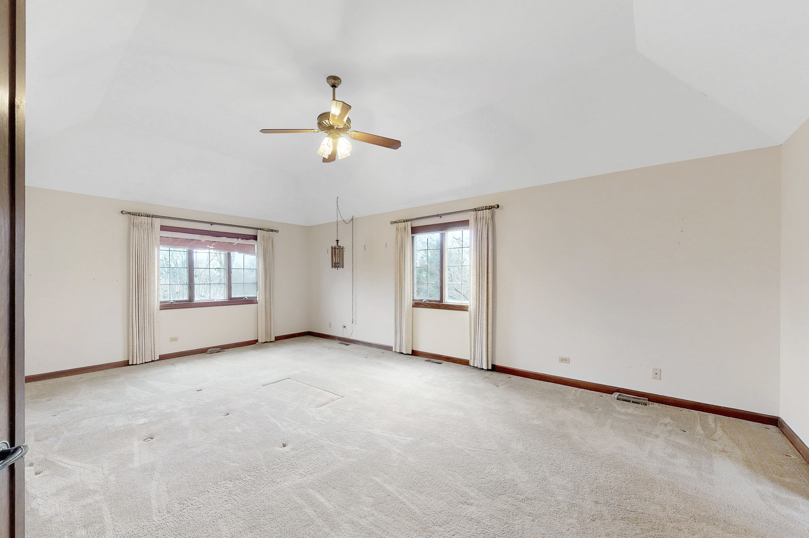 8282 Lake Ridge Drive Burr Ridge, IL 60527 - Photo 17 of 37 an empty room with windows and cabinet