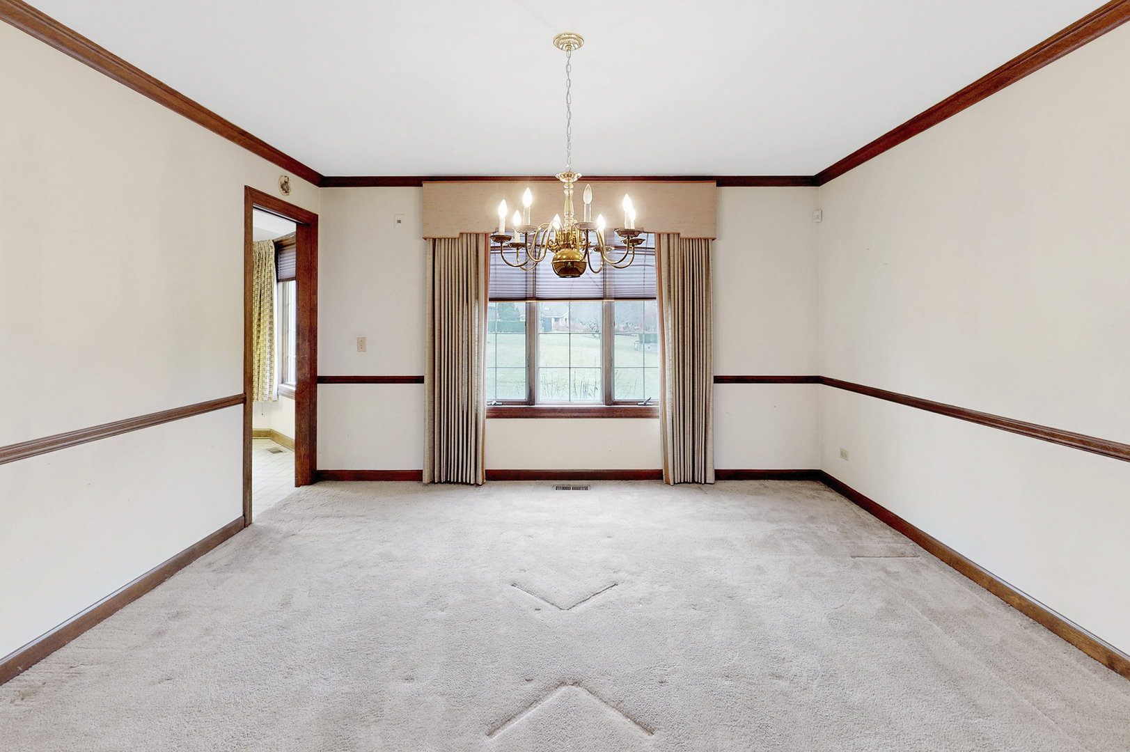8282 Lake Ridge Drive Burr Ridge, IL 60527 - Photo 5 of 37