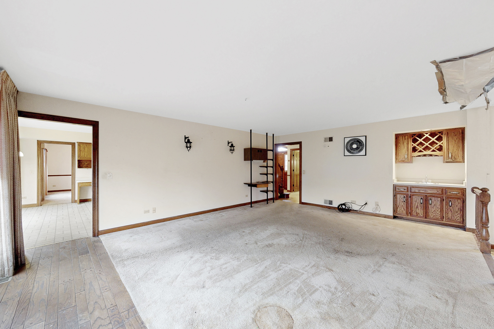 8282 Lake Ridge Drive Burr Ridge, IL 60527 - Photo 8 of 37 an empty room with windows
