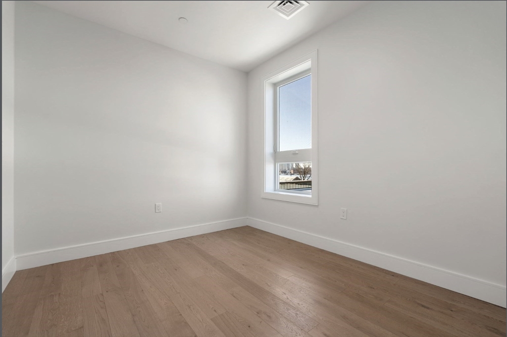 301 Border Street, Unit 610 Boston, MA 02128 - Photo 4 of 17 an empty room with a window
