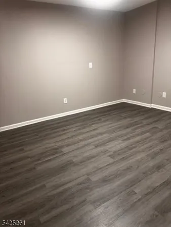 $2,400 | 81 Hawthorne Avenue, Unit 1, Newark, NJ 07112