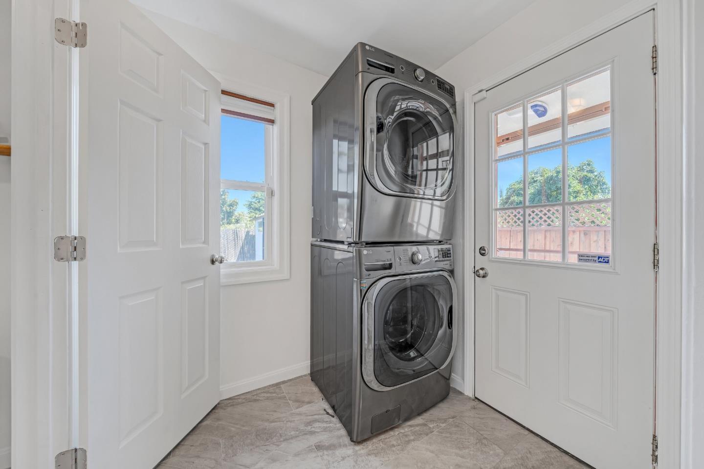 1490 Plaza Drive San Leandro, CA 94578 - Photo 14 of 39 a utility room with dryer and washer