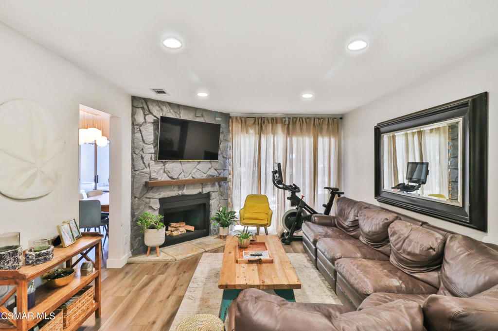 15155 Marquette Street, Unit A Moorpark, CA 93021 - Photo 3 of 37