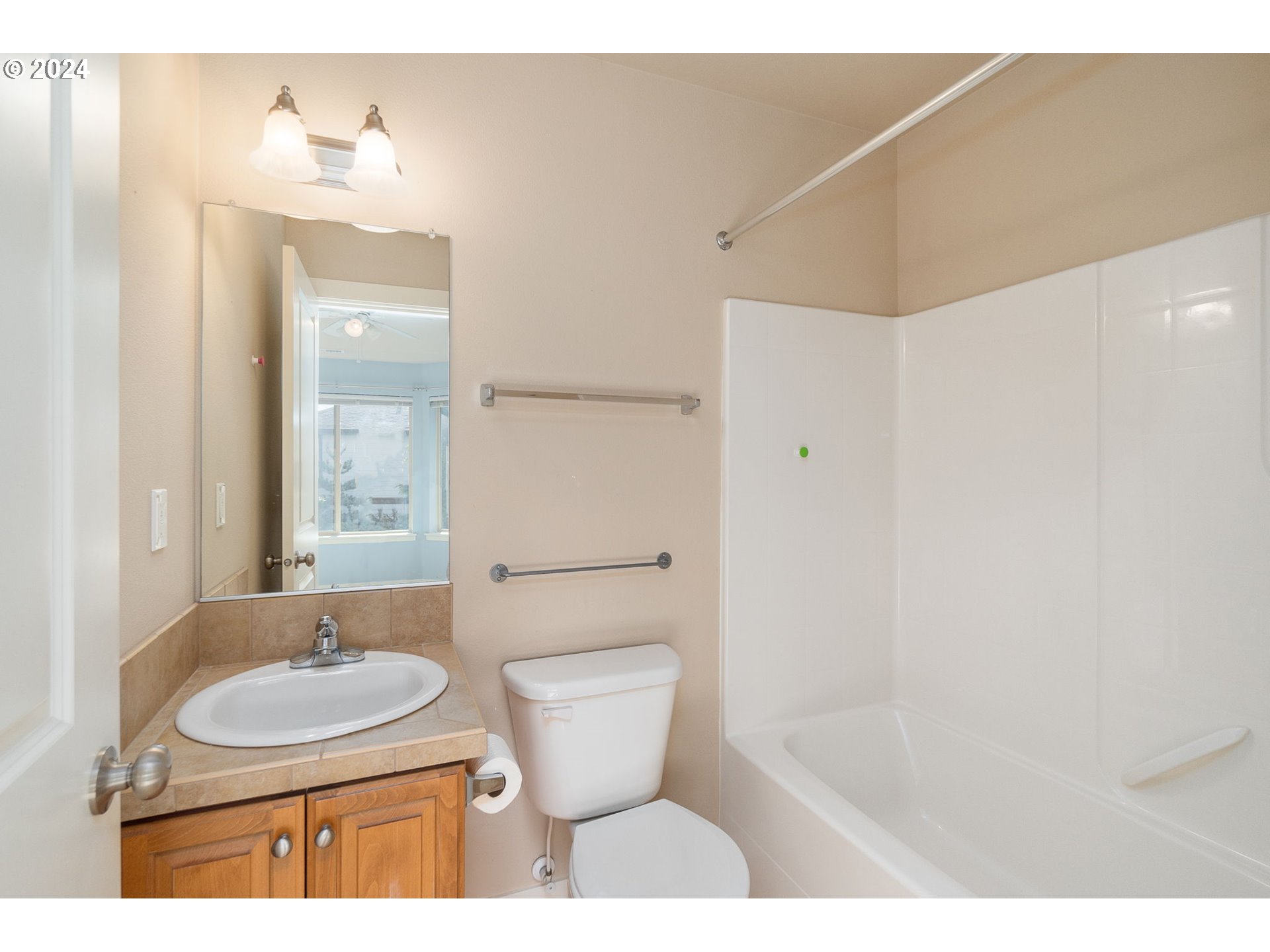 10450 Southwest Akilean Terrace, Unit 45 Portland, OR 97223 - Photo 31 of 37 Attached Bathroom #2