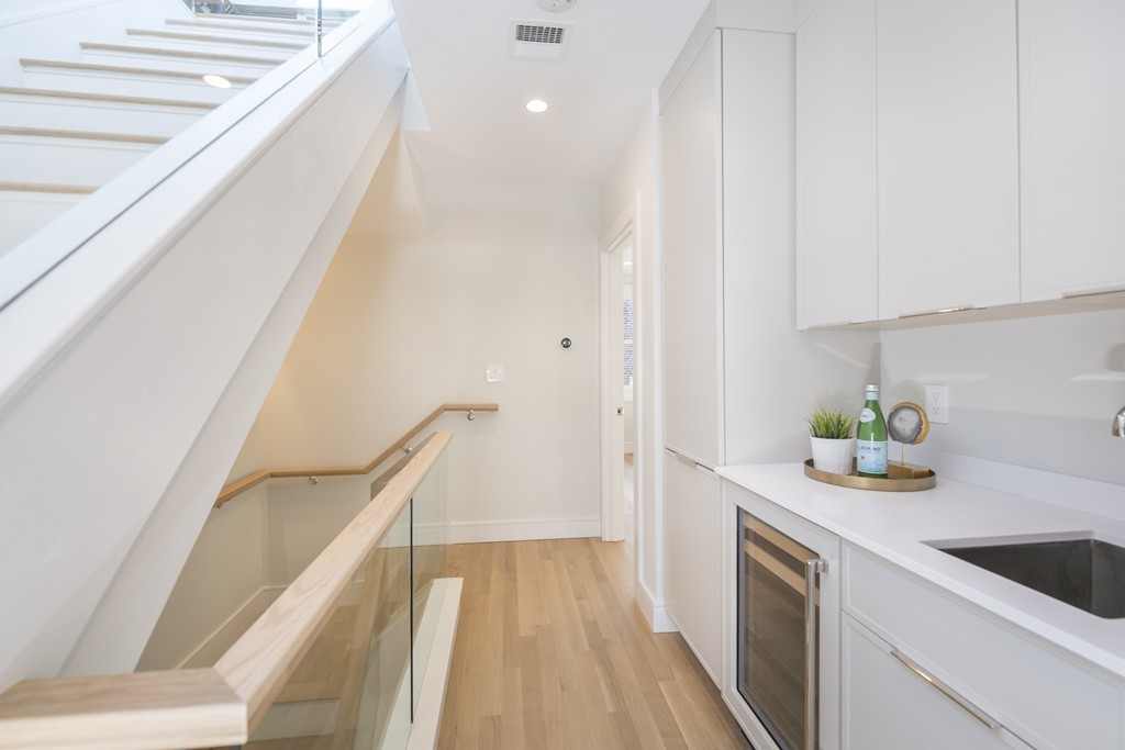 10 Gloucester Street, Unit PH Boston, MA 02115 - Photo 10 of 19