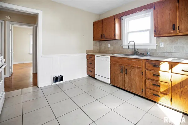 $119,900 | 932 North 2nd Street, Springfield, IL 62702