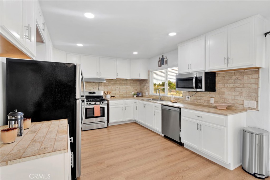 19140 Lenca Road Apple Valley, CA 92307 - Photo 18 of 52