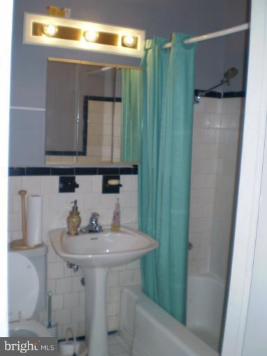 4028 Annellen Road Baltimore, MD 21215 - Photo 4 of 11 First Floorfull bath