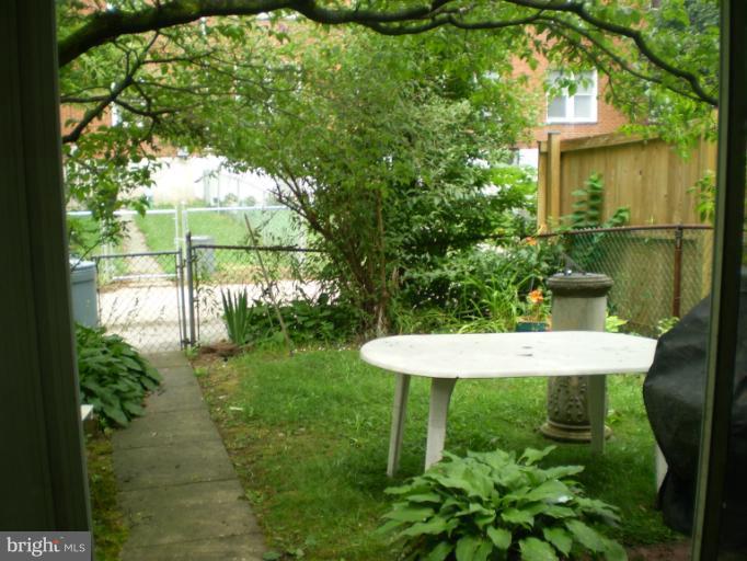 4028 Annellen Road Baltimore, MD 21215 - Photo 6 of 11 Fenced rear yard