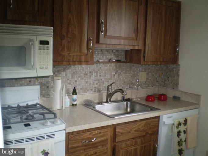 4028 Annellen Road Baltimore, MD 21215 - Photo 7 of 11 Kitchen