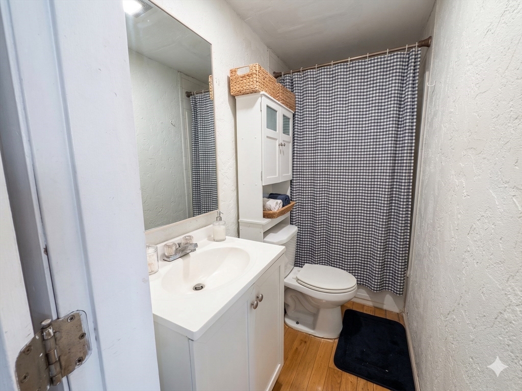 35 Charter Street, Unit 6 Boston, MA 02113 - Photo 5 of 9