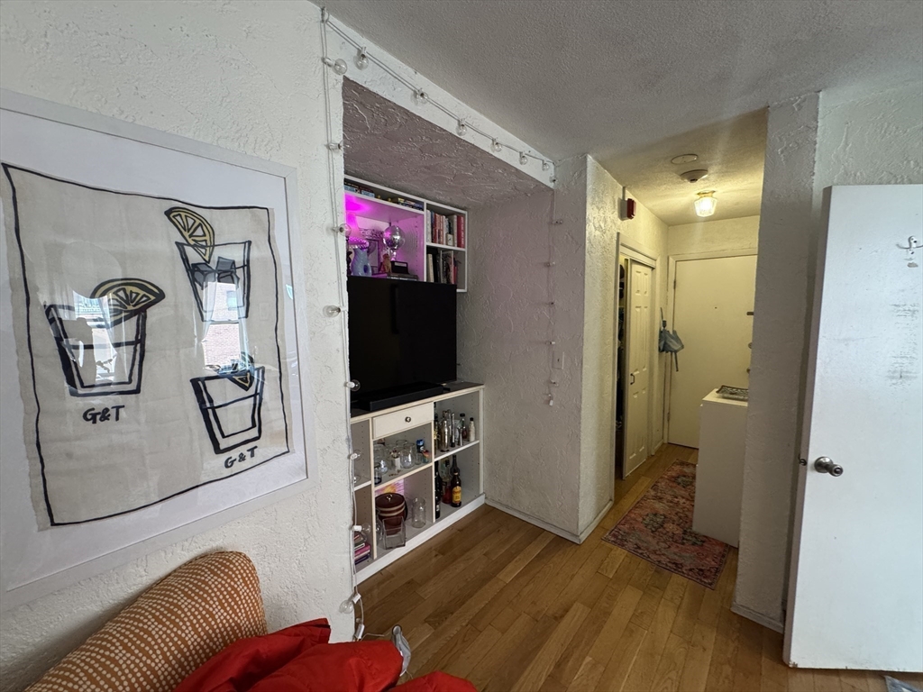 35 Charter Street, Unit 6 Boston, MA 02113 - Photo 6 of 9