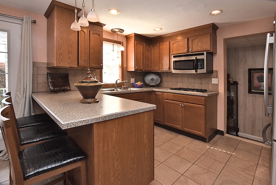 10 Walker Road Warwick, RI 02889 - Photo 4 of 28