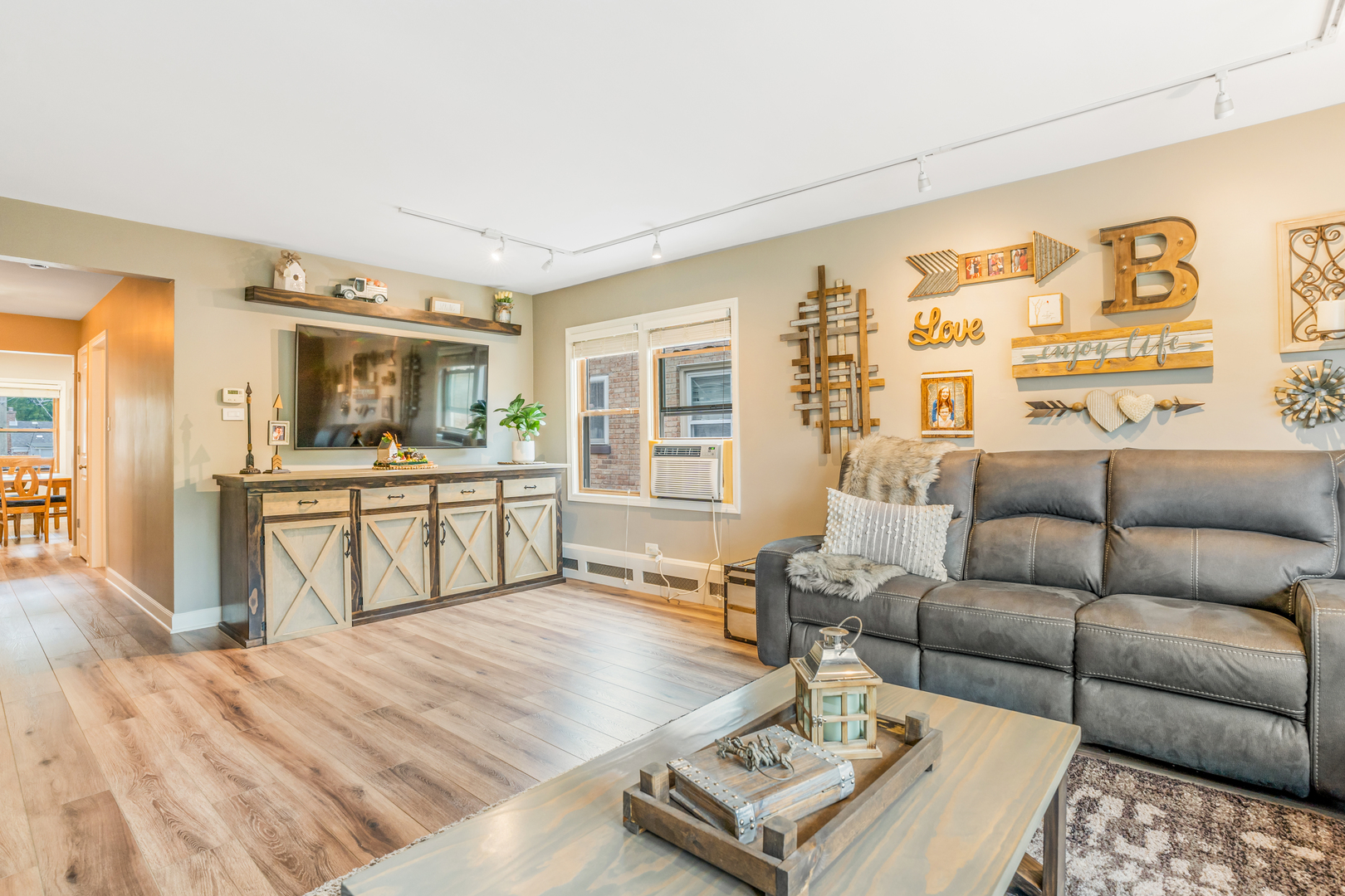 2241 South 17th Avenue North Riverside, IL 60546 - Photo 4 of 30 Gallery Image 4