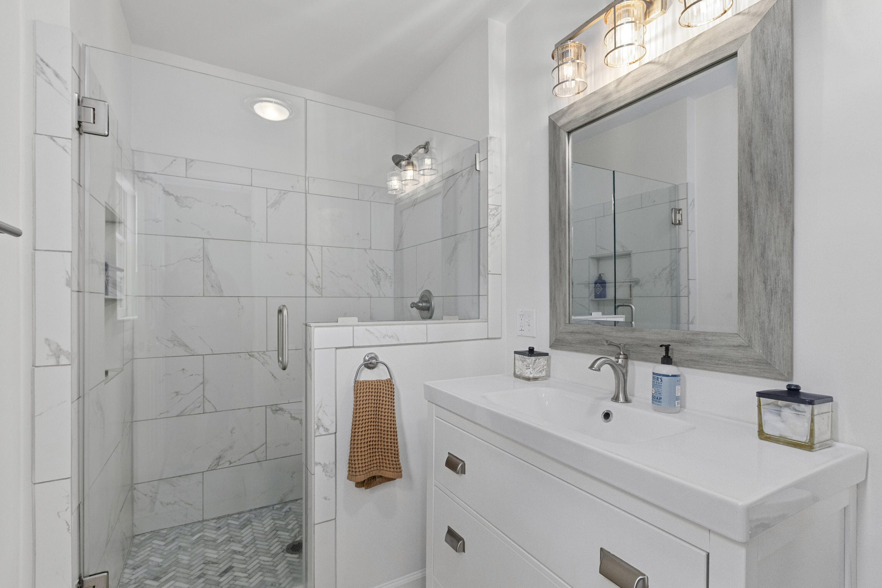 746 Longfellow Road Charleston, SC 29407 - Photo 30 of 44 Primary Bathroom w/Tiled Shower