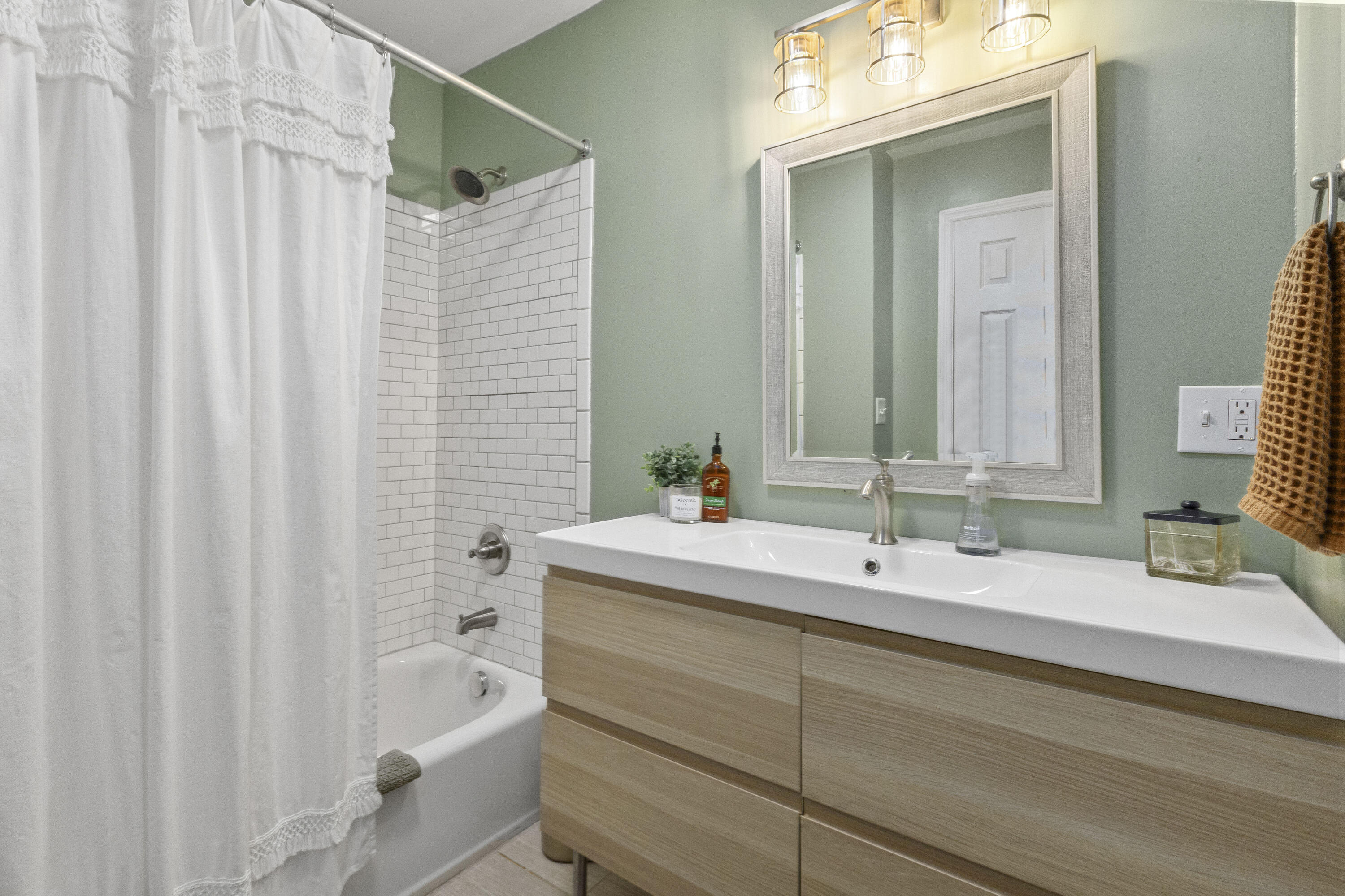 746 Longfellow Road Charleston, SC 29407 - Photo 36 of 44 2nd Bathroom