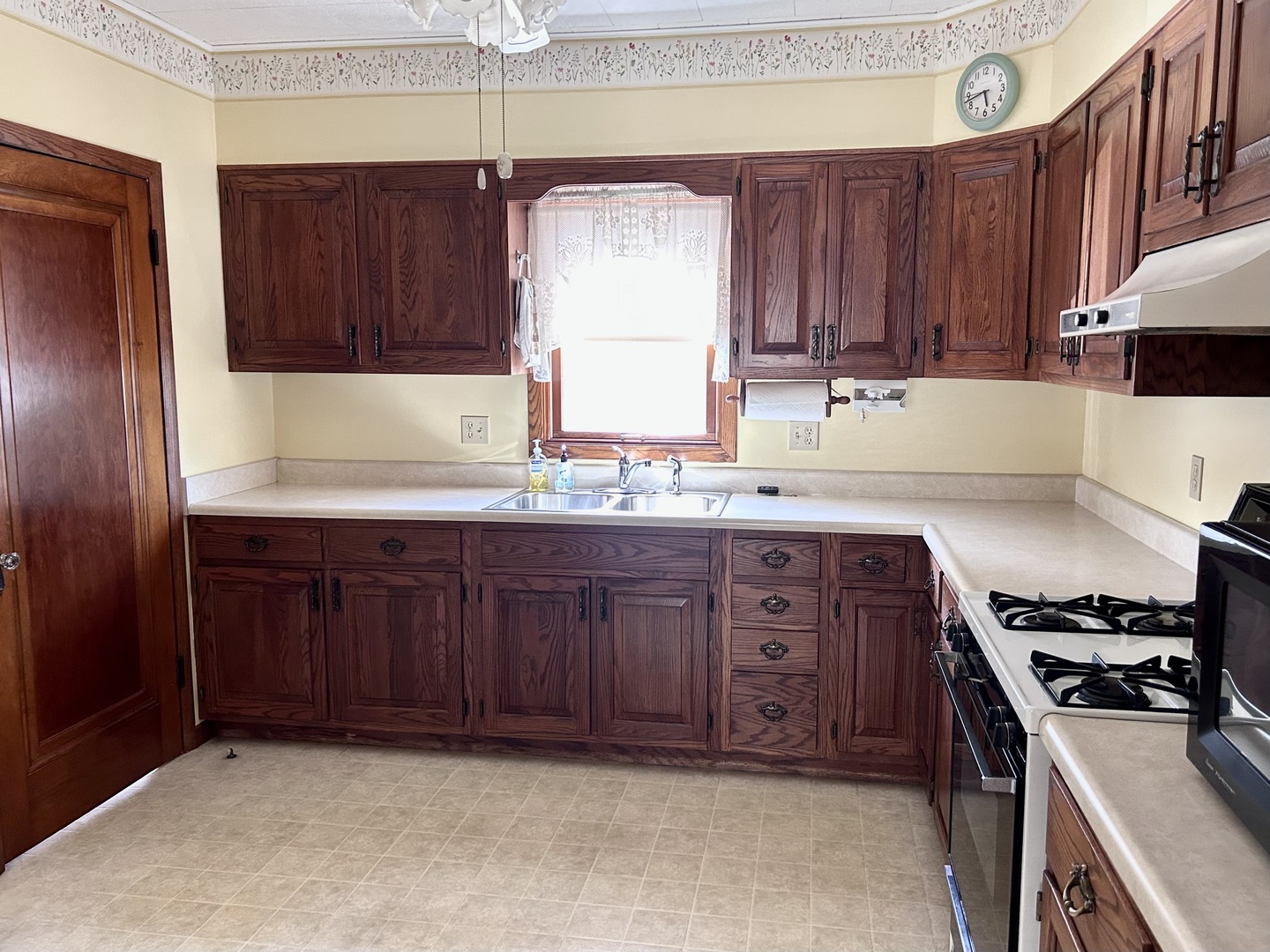 425 West Peru Street Princeton, IL 61356 - Photo 4 of 17