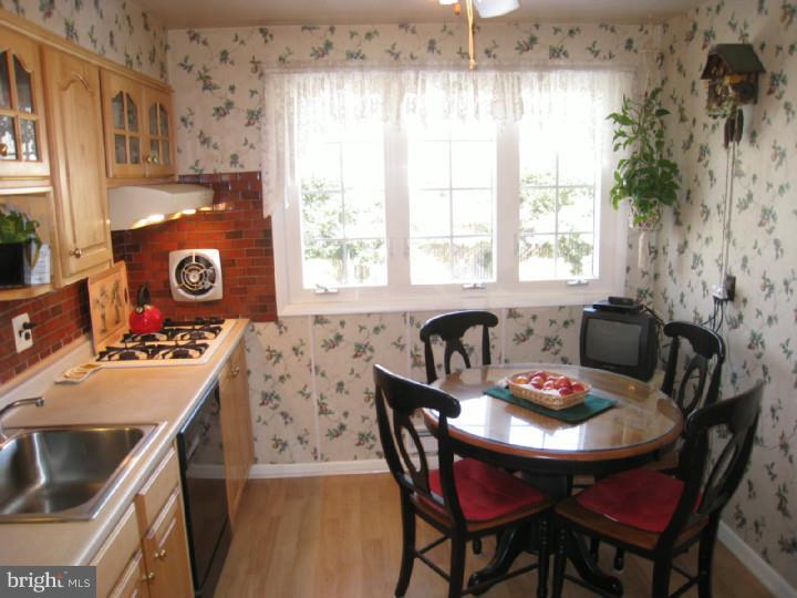 152 Parkview Road Stratford, NJ 08084 - Photo 8 of 23