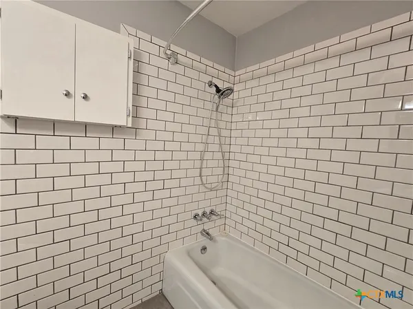 $1,900 | 1401 West Ave B, Lampasas, TX 76550