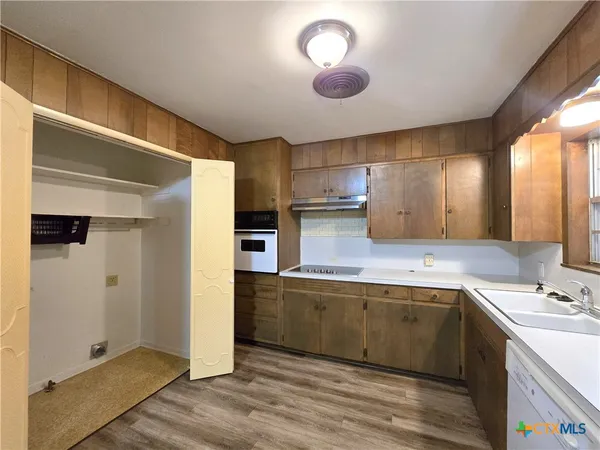 $1,900 | 1401 West Ave B, Lampasas, TX 76550