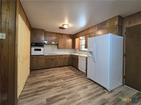 $1,900 | 1401 West Ave B, Lampasas, TX 76550