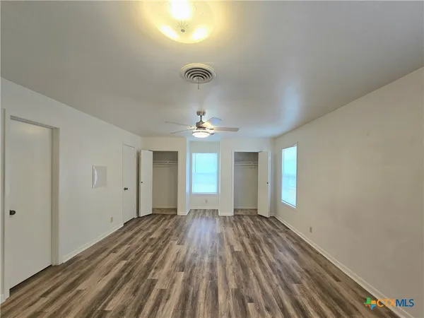 $1,900 | 1401 West Ave B, Lampasas, TX 76550