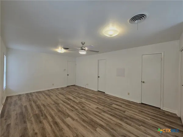 $1,900 | 1401 West Ave B, Lampasas, TX 76550