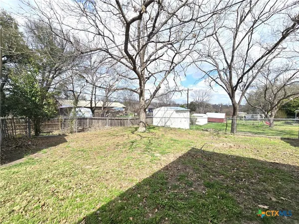 $1,900 | 1401 West Ave B, Lampasas, TX 76550