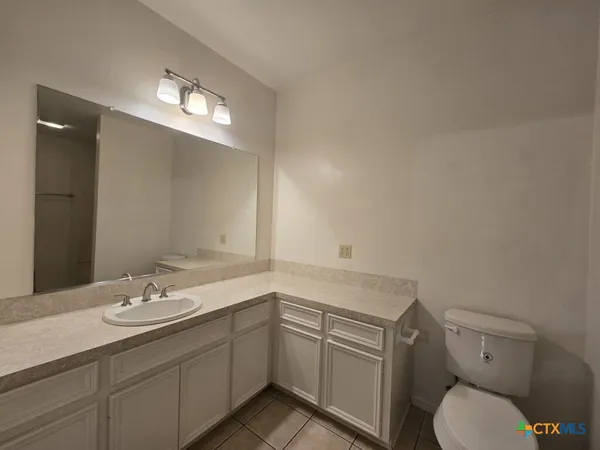 $1,900 | 1401 West Ave B, Lampasas, TX 76550