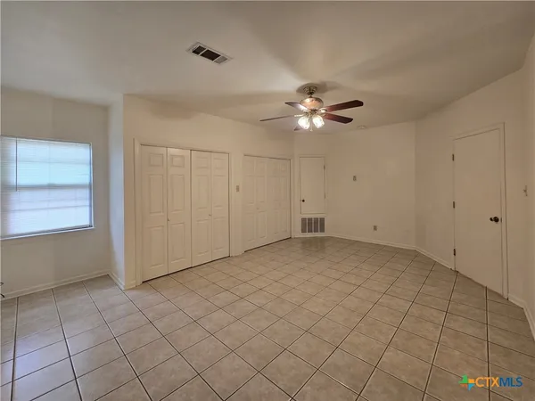 $1,900 | 1401 West Ave B, Lampasas, TX 76550