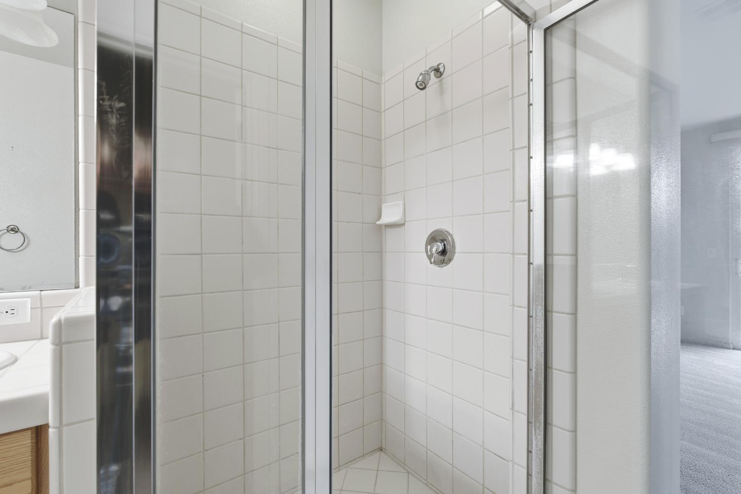 2450 Como Corte Chowchilla, CA 93610 - Photo 21 of 42 a bathroom with a shower