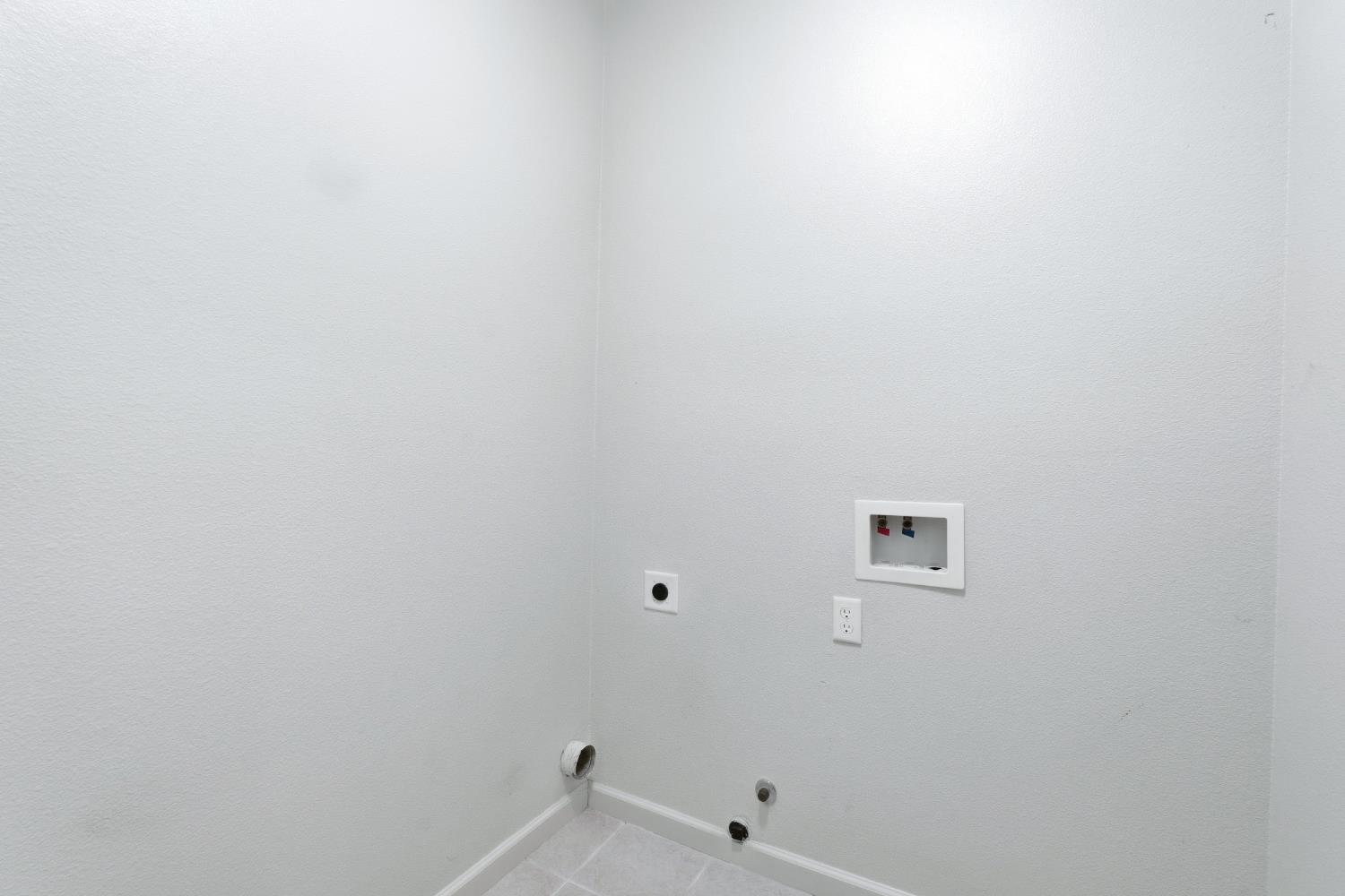 2450 Como Corte Chowchilla, CA 93610 - Photo 25 of 42 a view of a small space