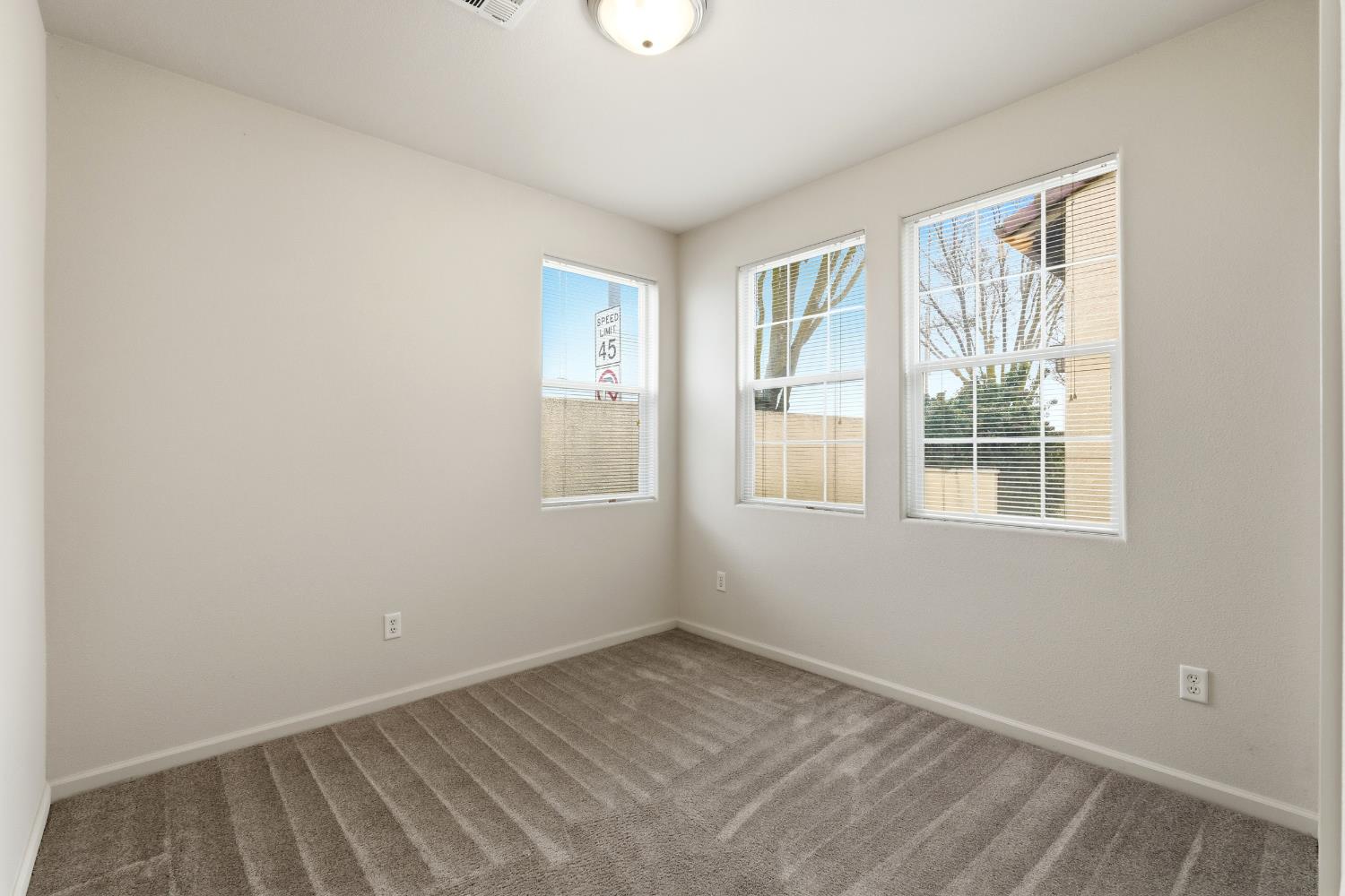 2450 Como Corte Chowchilla, CA 93610 - Photo 28 of 42 a view of empty room with window