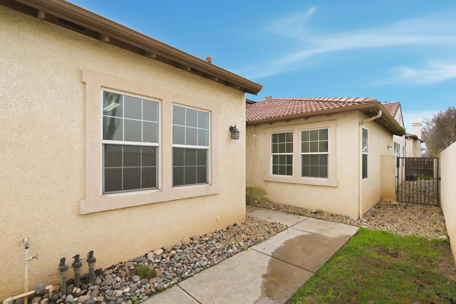 2450 Como Corte Chowchilla, CA 93610 - Photo 3 of 42 a front view of a house with a yard