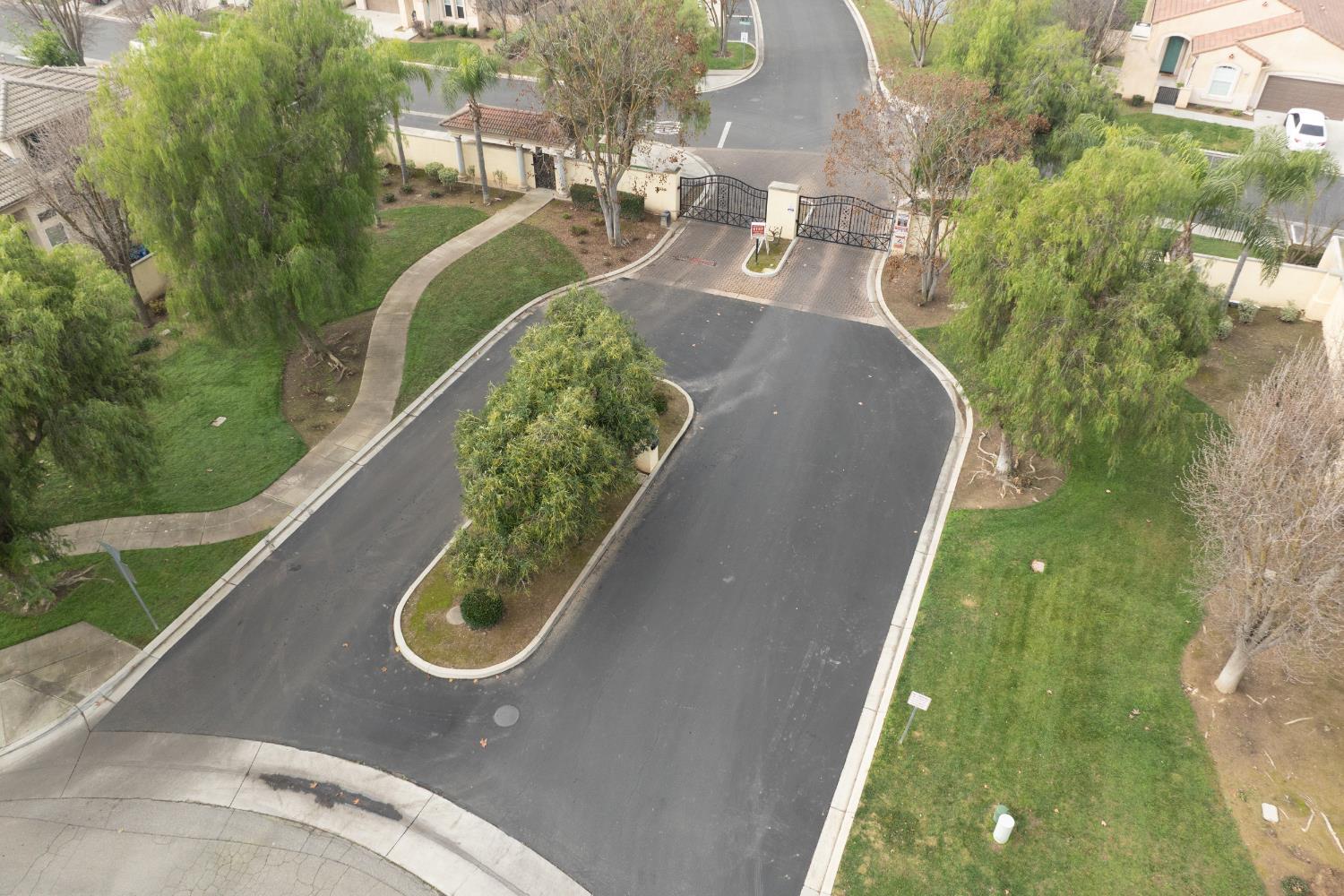 2450 Como Corte Chowchilla, CA 93610 - Photo 41 of 42 a view of a swimming pool with a patio
