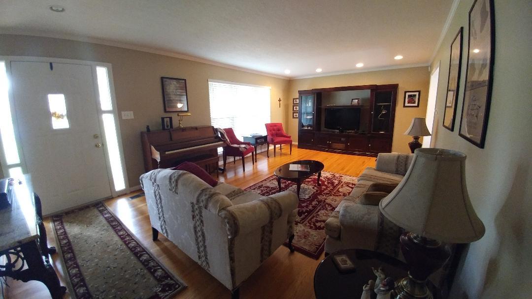 112 Daniel Lane Oak Ridge, TN 37830 - Photo 2 of 19 Living Room2
