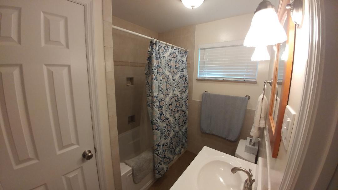 112 Daniel Lane Oak Ridge, TN 37830 - Photo 14 of 19 Full Bath