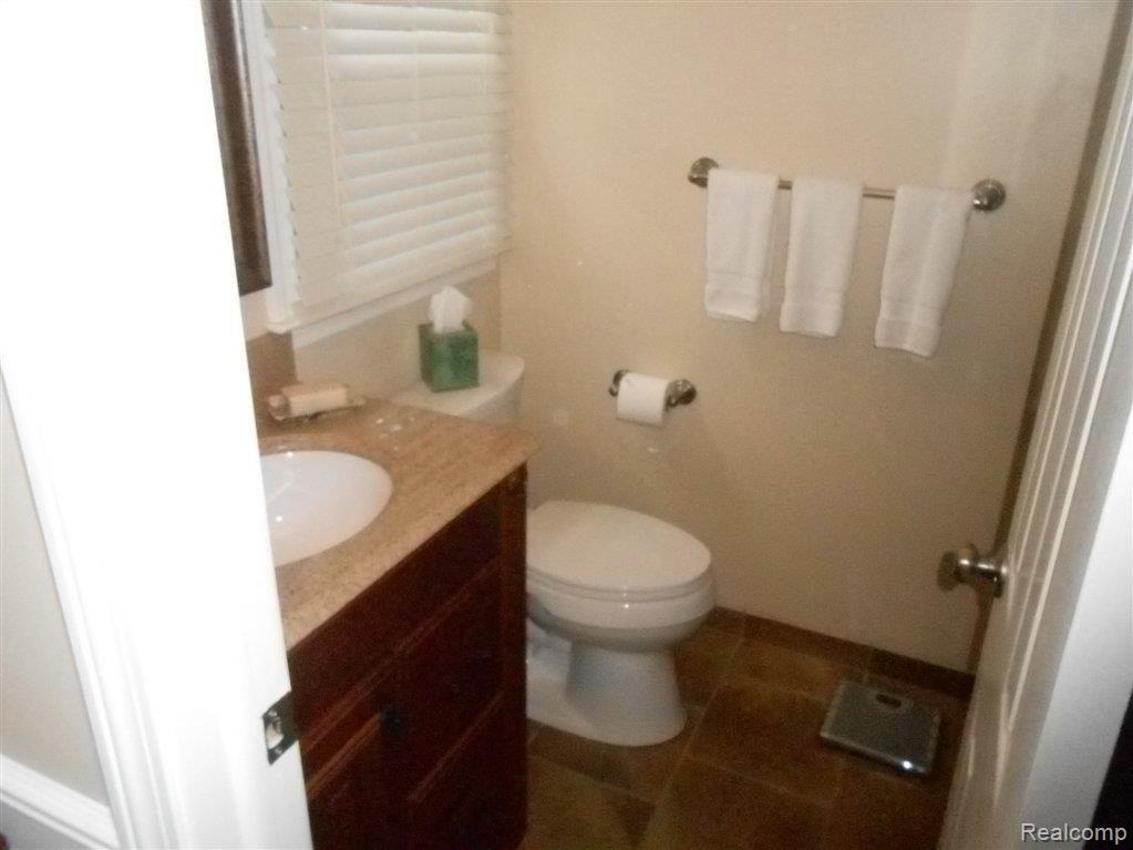 5779 Beechview Drive Rochester, MI 48306 - Photo 21 of 25 Master Bath.JPG