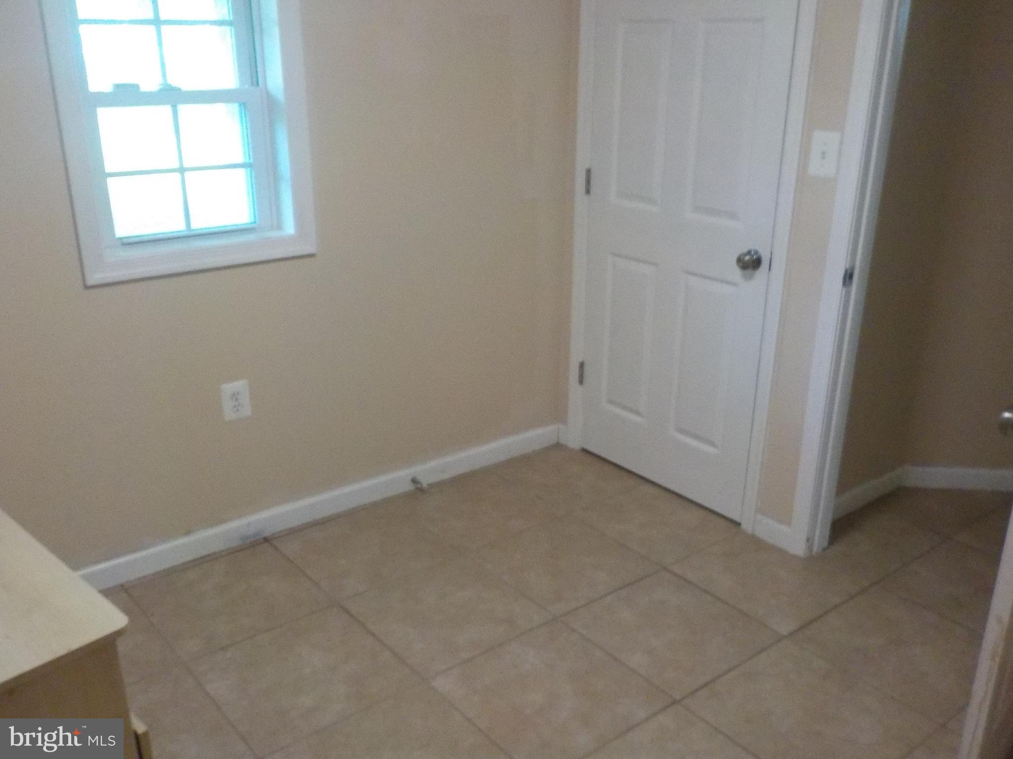 2008 Rolling Rd. Baltimore, MD 21244 - Photo 11 of 21 Bath