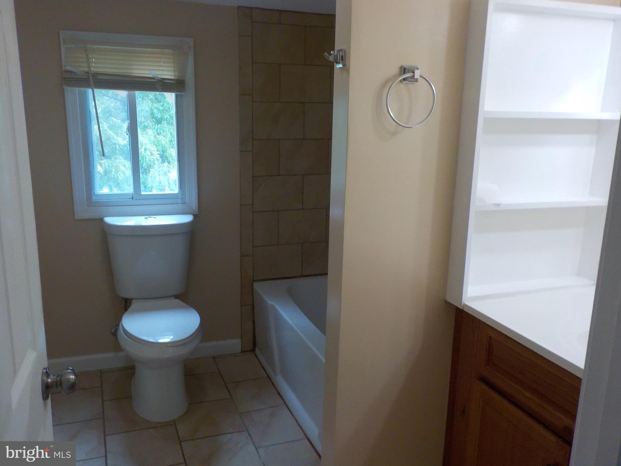 2008 Rolling Rd. Baltimore, MD 21244 - Photo 15 of 21 Bath