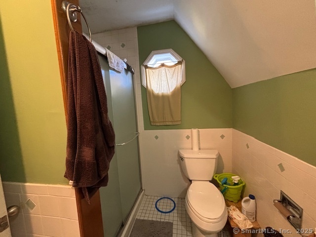 193 Wakelee Avenue Ansonia, CT 06401 - Photo 28 of 38 a bathroom with a toilet a sink and mirror