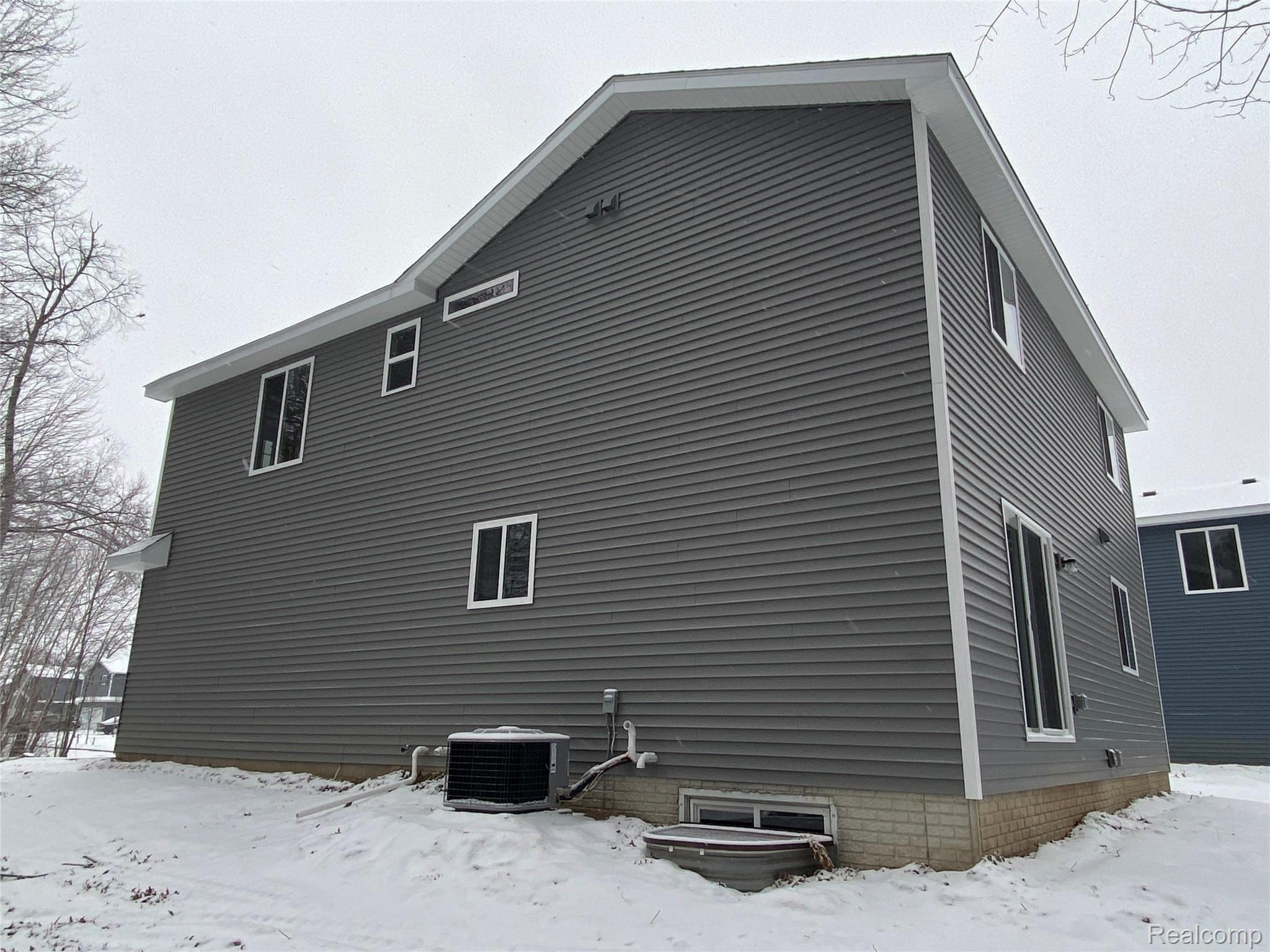 5372 Rural Terrace Waterford, MI 48329 - Photo 8 of 55 Exterior 1 - Copy.JPG