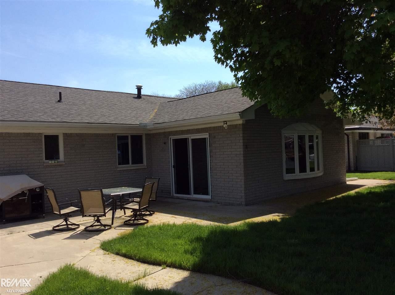 7248 Riverside Drive Algonac, MI 48001 - Photo 6 of 33 31347848-5.JPG