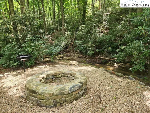 a view of a backyard of white house